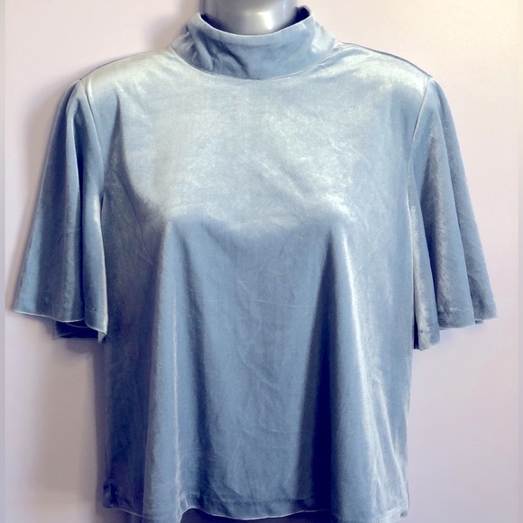 ISLA Short Bell Sleeve Blouse - Picture 12 of 12
